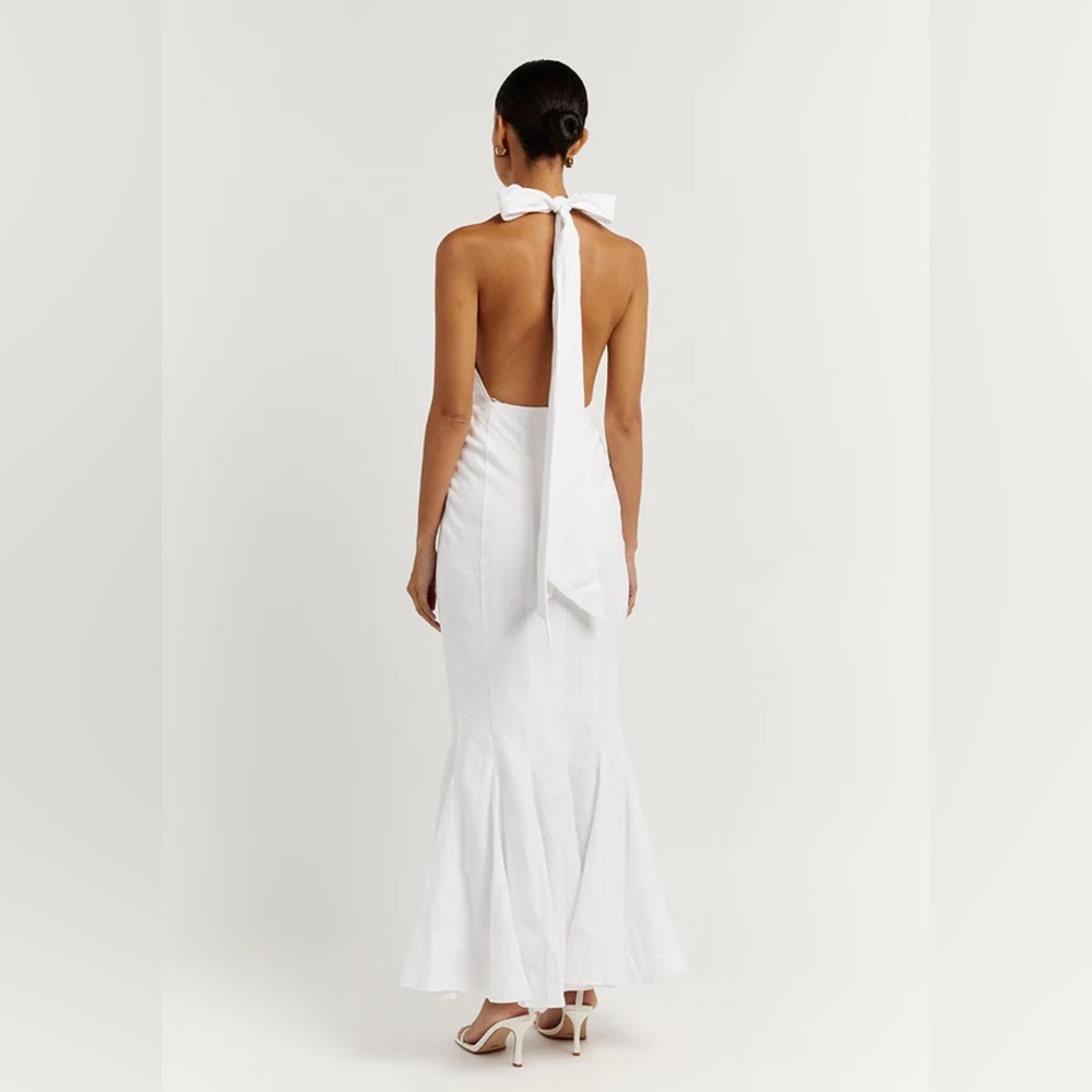 DISSH White Halter Backless Maxi Dress